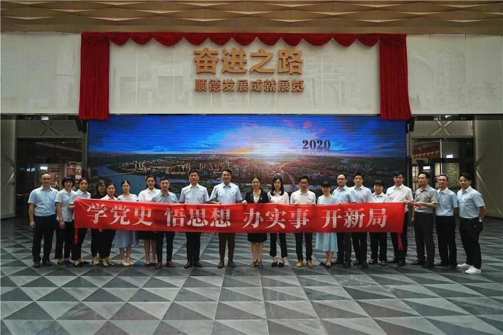 柯景腾、王小贱、李大仁、何以琛，这四个小说男主，你最想遇见谁？